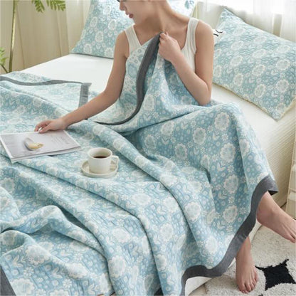 Couette en gaze de coton douce avec motif floral d'été