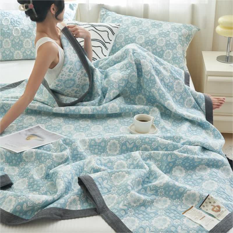Couette en gaze de coton douce avec motif floral d'été