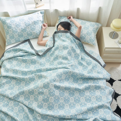 Couette en gaze de coton douce avec motif floral d'été