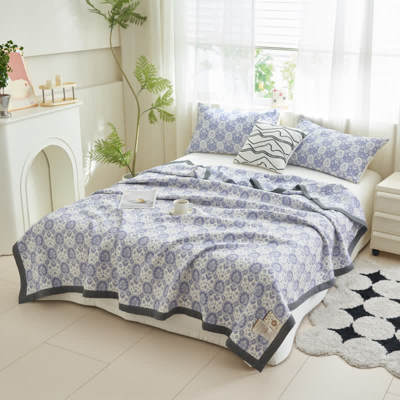 Couette en gaze de coton douce avec motif floral d'été
