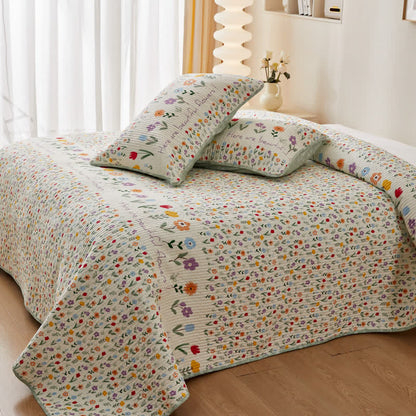 Linge de lit matelassé en pur coton avec des motifs floraux colorés