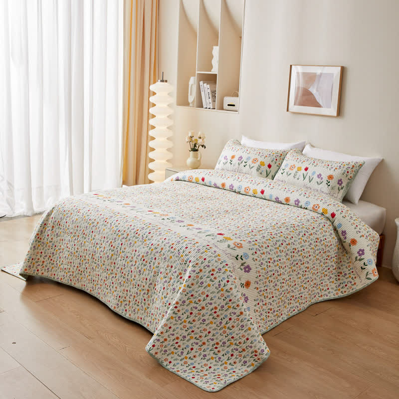 Linge de lit matelassé en pur coton avec des motifs floraux colorés
