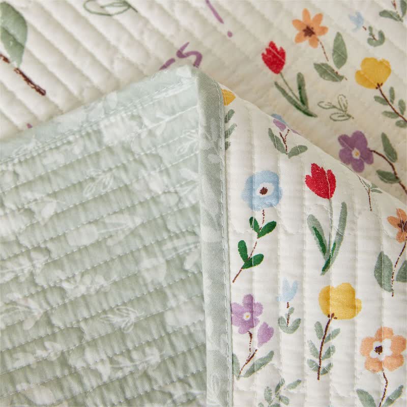 Linge de lit matelassé en pur coton avec des motifs floraux colorés