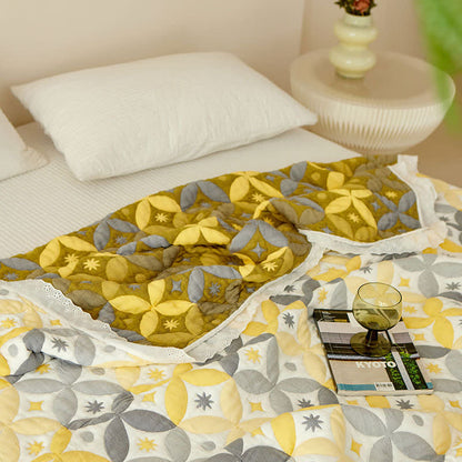 Couette géométrique en fibre de bambou avec bordure en dentelle