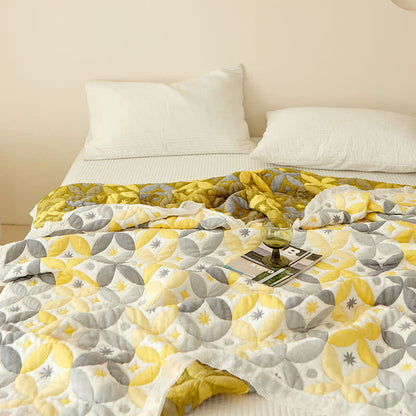 Couette géométrique en fibre de bambou avec bordure en dentelle