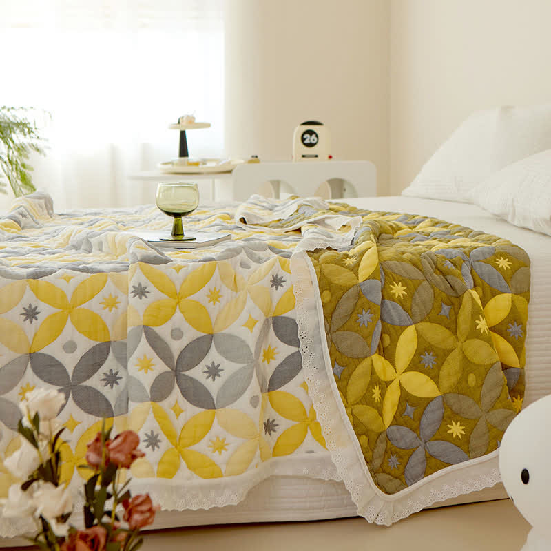 Couette géométrique en fibre de bambou avec bordure en dentelle