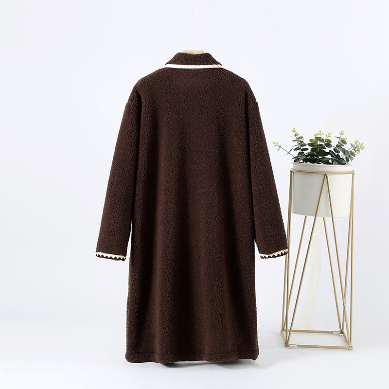 Vêtements de nuit chauds en flanelle avec col à revers