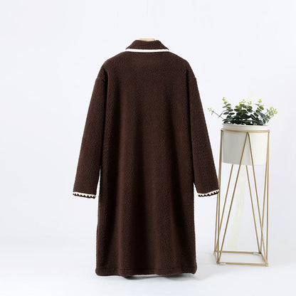 Vêtements de nuit chauds en flanelle avec col à revers