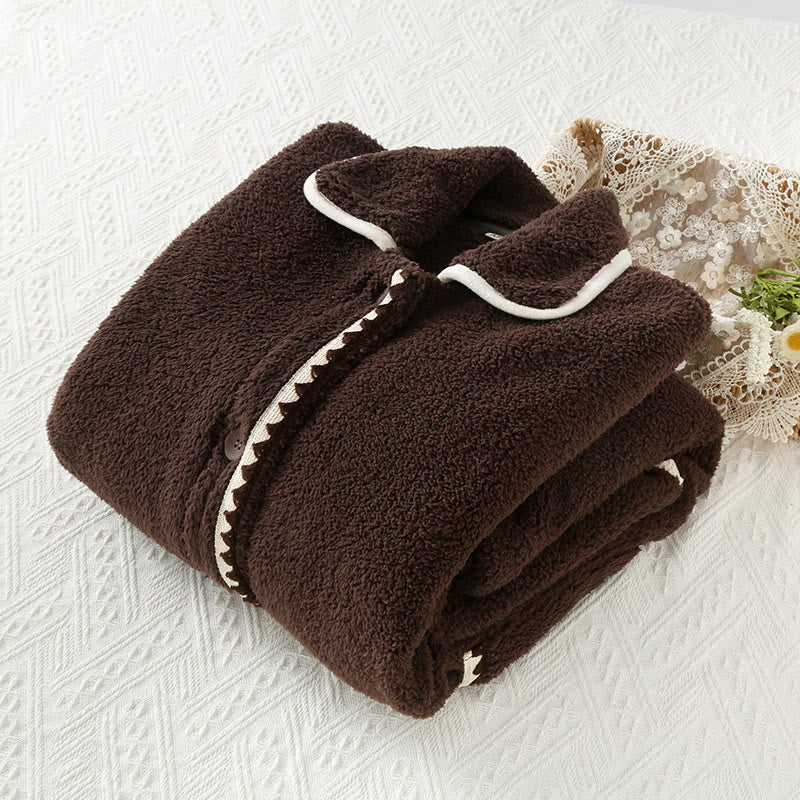 Vêtements de nuit chauds en flanelle avec col à revers