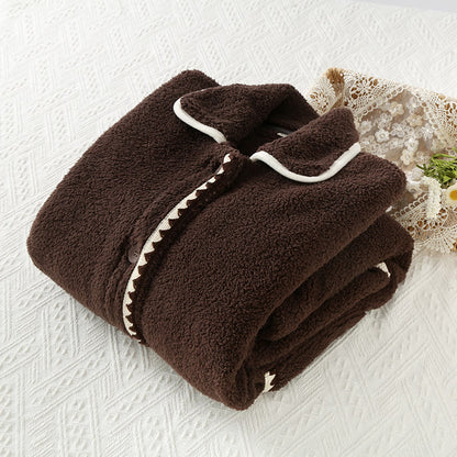 Vêtements de nuit chauds en flanelle avec col à revers