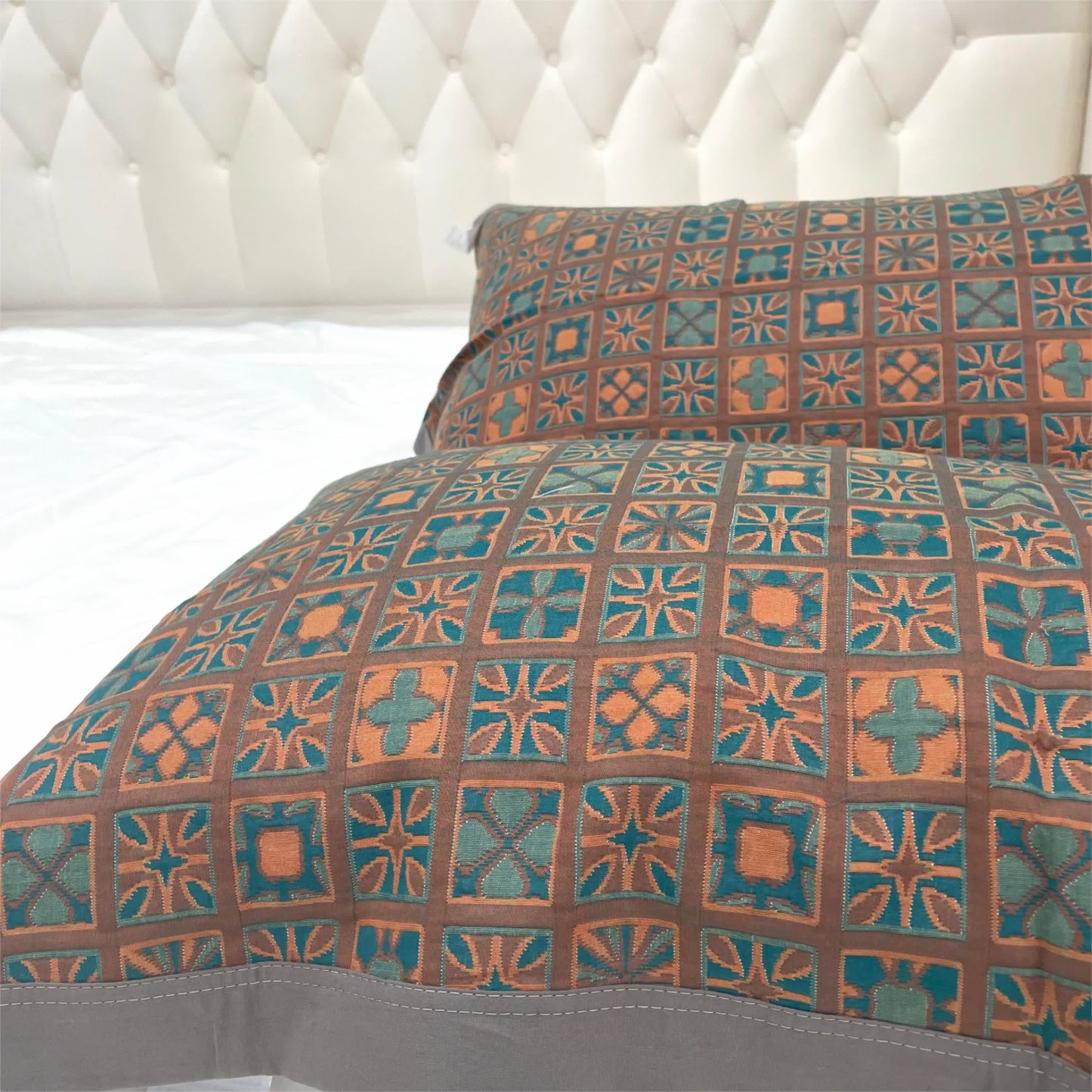 Couette réversible en pur coton à carreaux et motif floral