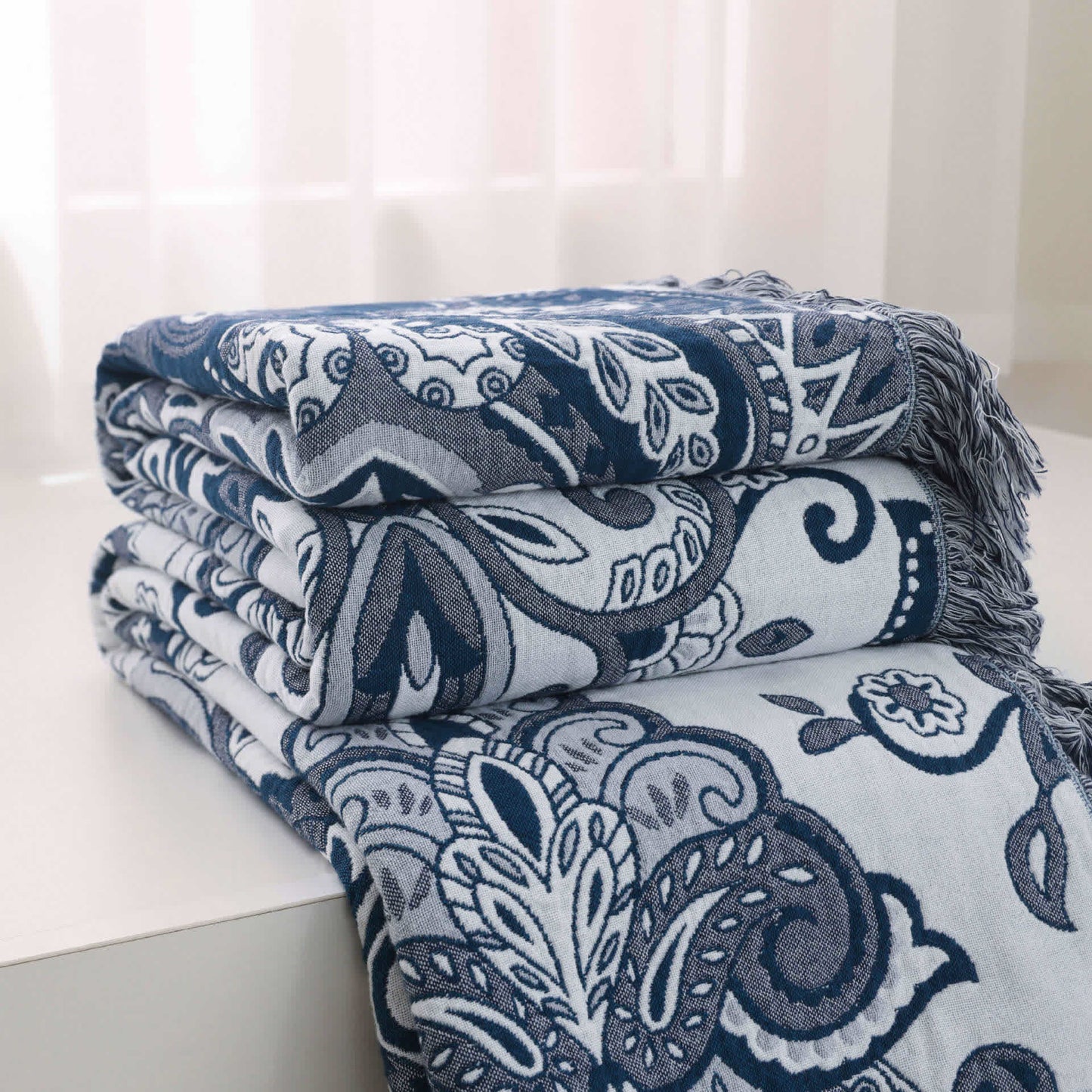 Couette légère en coton avec motif cachemire rétro et pompons