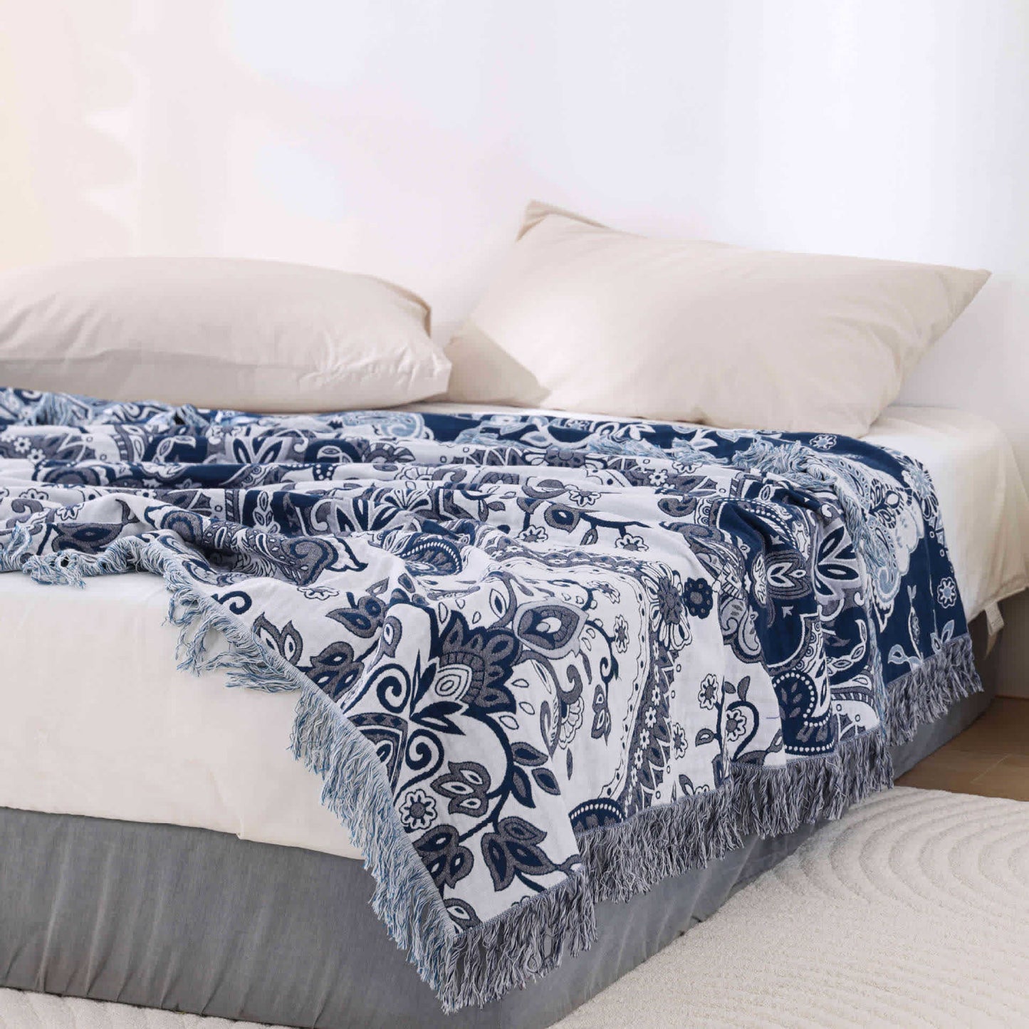 Couette légère en coton avec motif cachemire rétro et pompons