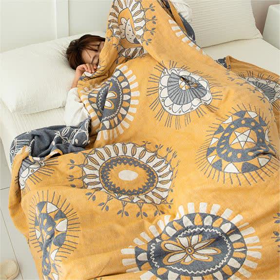 Couverture en gaze de coton à quatre couches avec motif floral