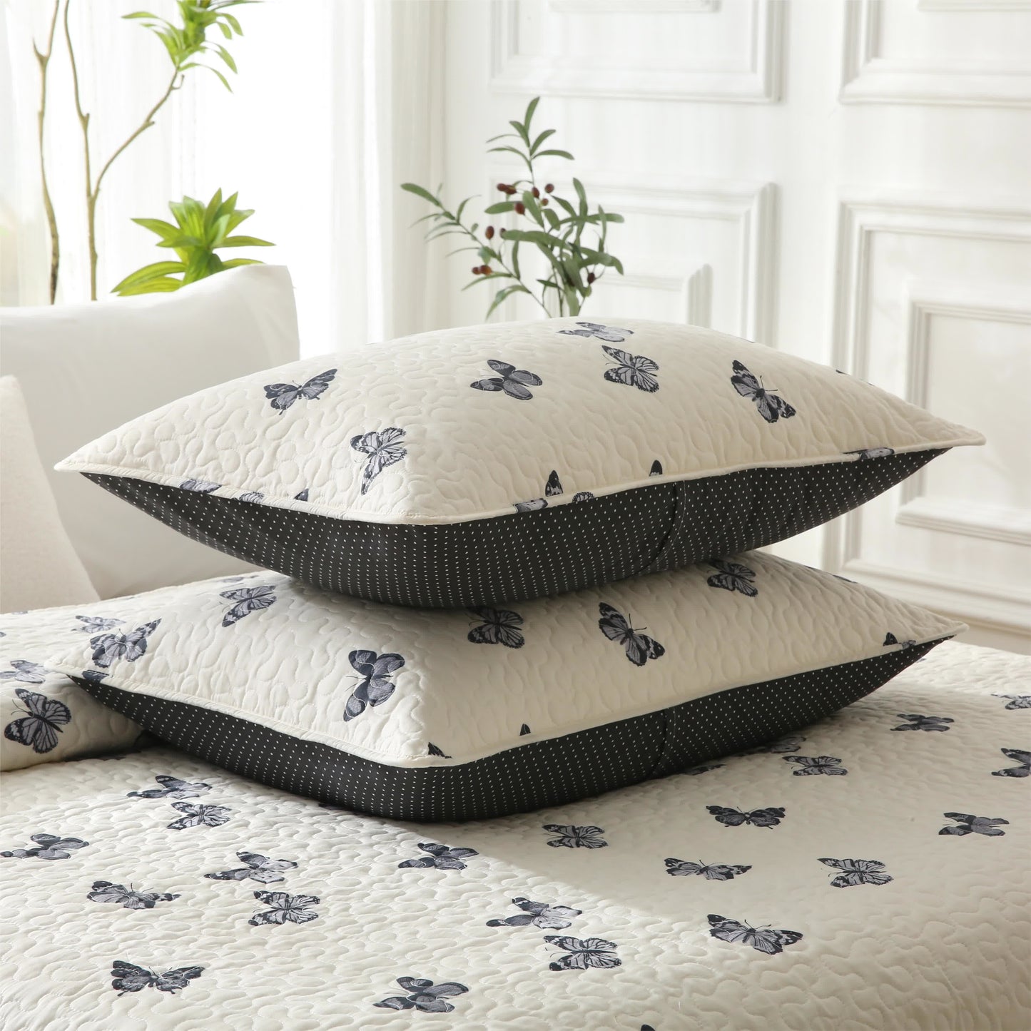 Linge de lit matelassé élégant en pur coton avec motif papillon