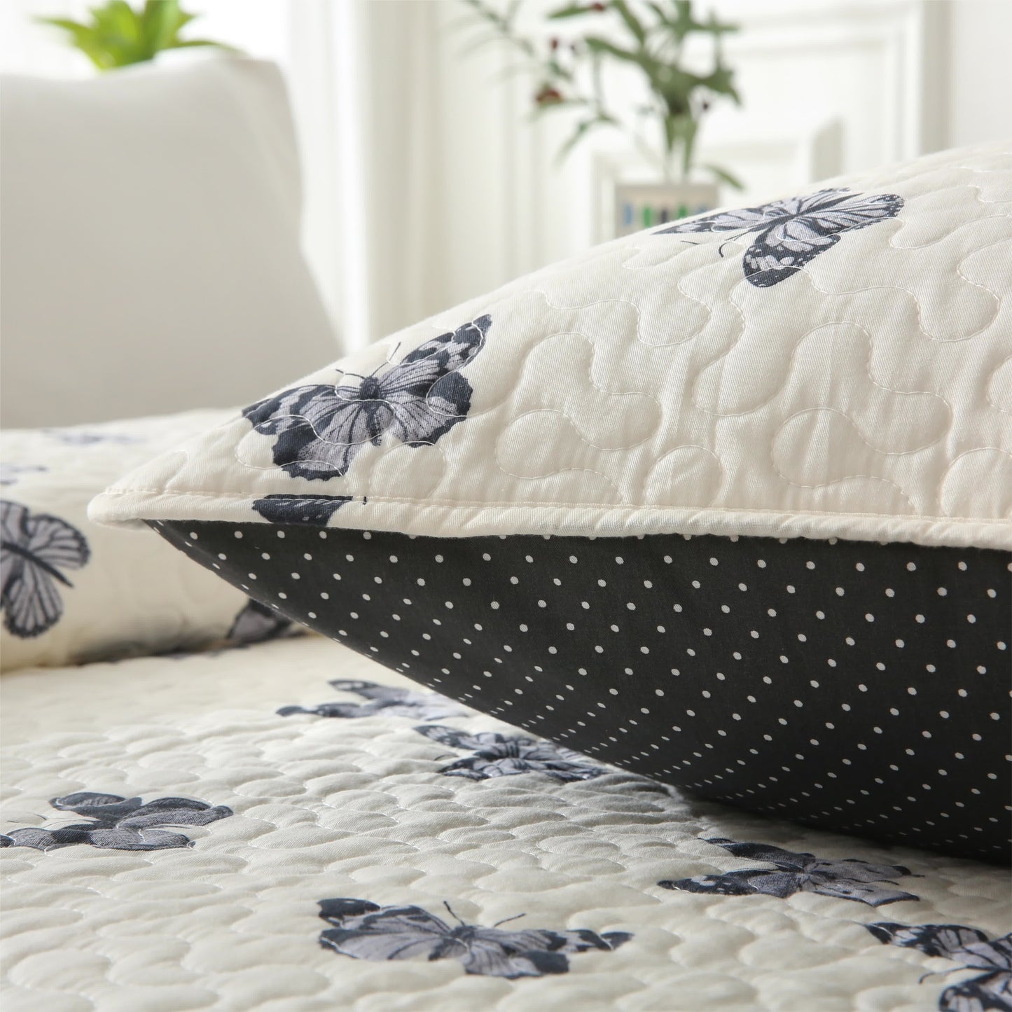 Linge de lit matelassé élégant en pur coton avec motif papillon