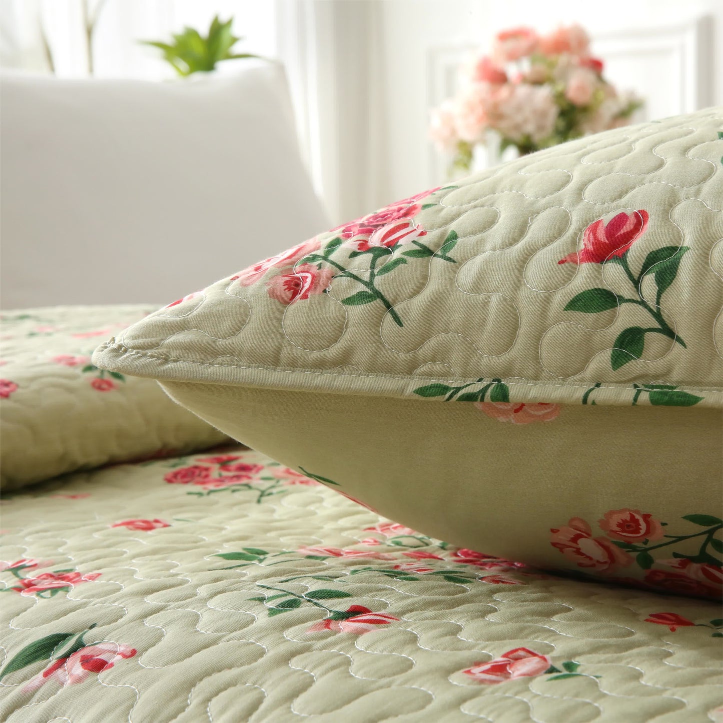 Linge de lit élégant en coton matelassé aspect rose
