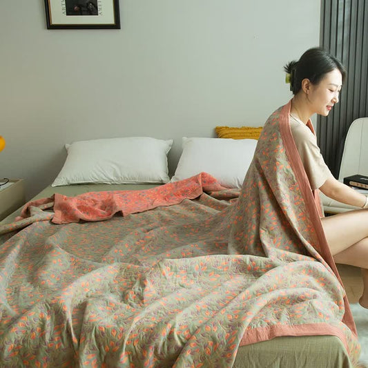 Couette en gaze de coton à trois couches avec un élégant motif floral
