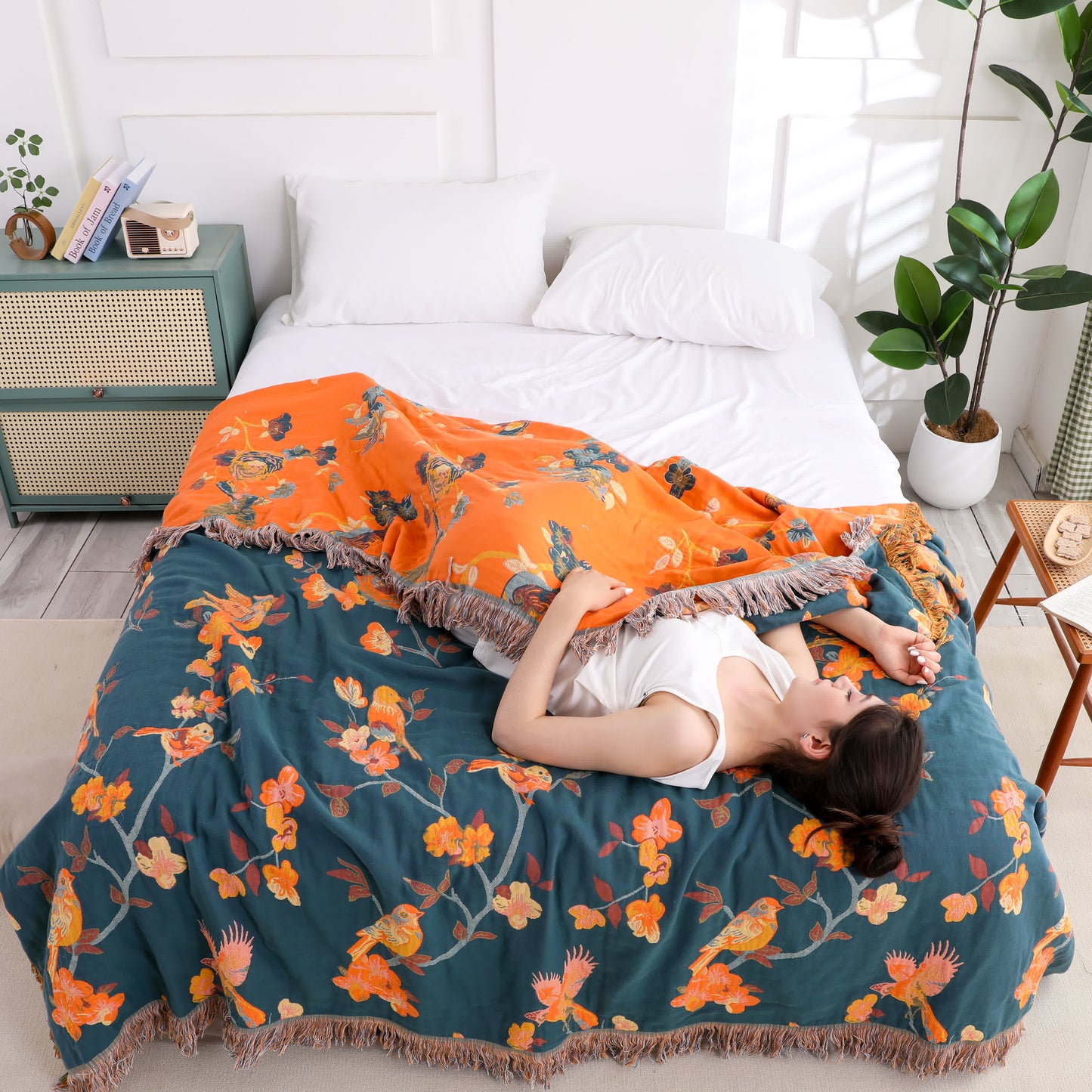Couette réversible en coton à motif floral et pompons « Pie »
