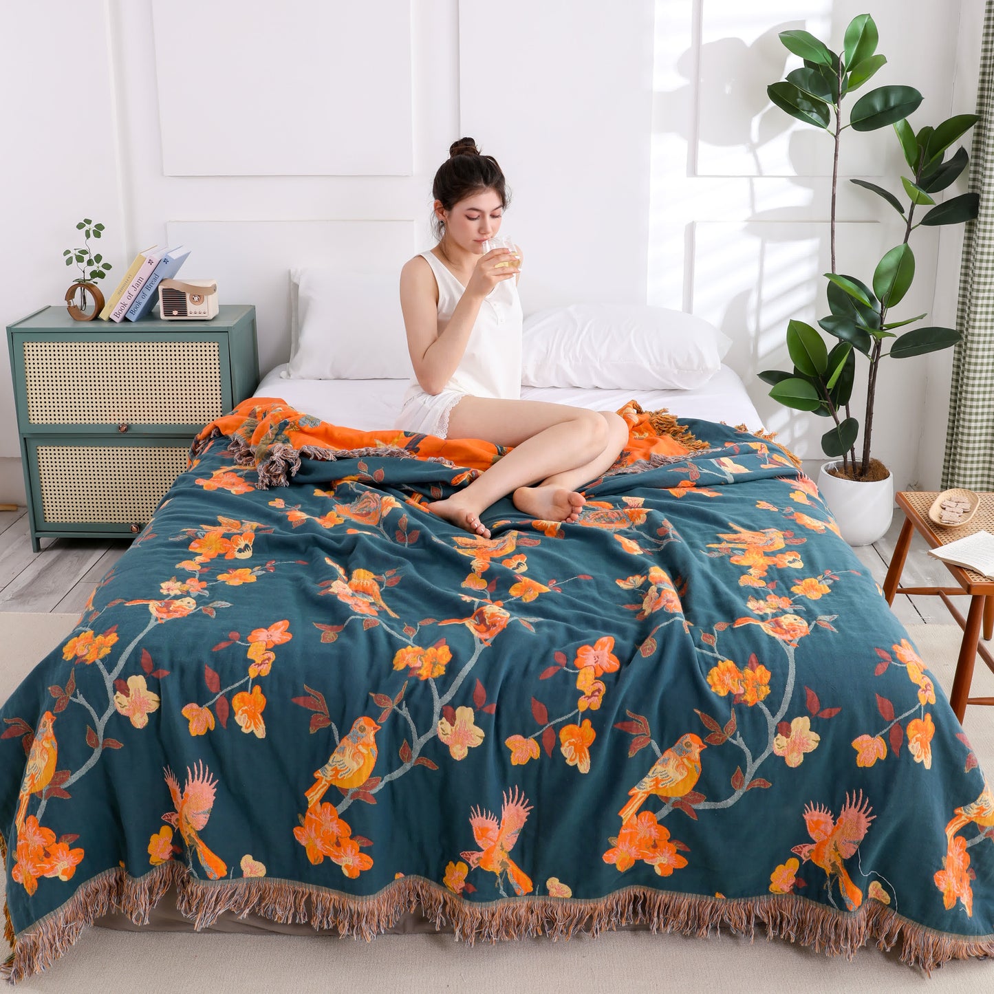 Couette réversible en coton à motif floral et pompons « Pie »