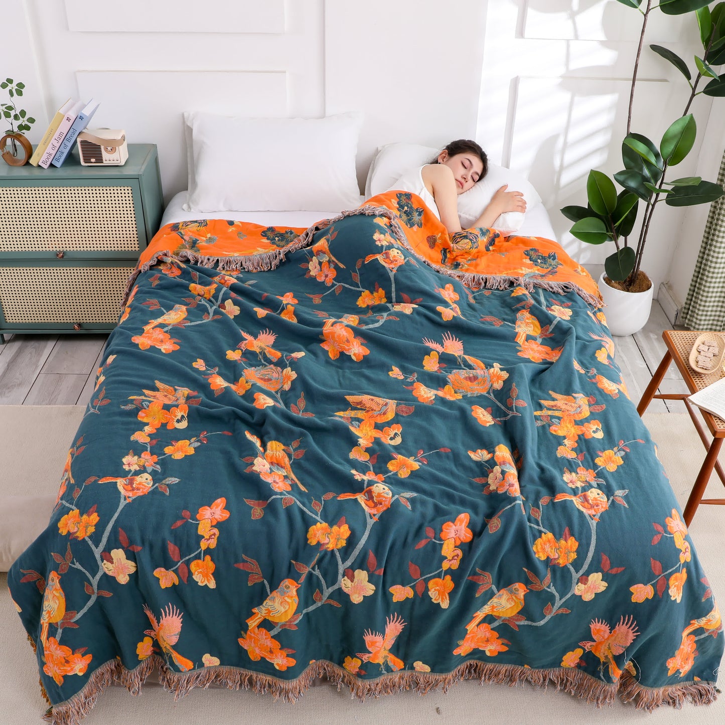 Couette réversible en coton à motif floral et pompons « Pie »