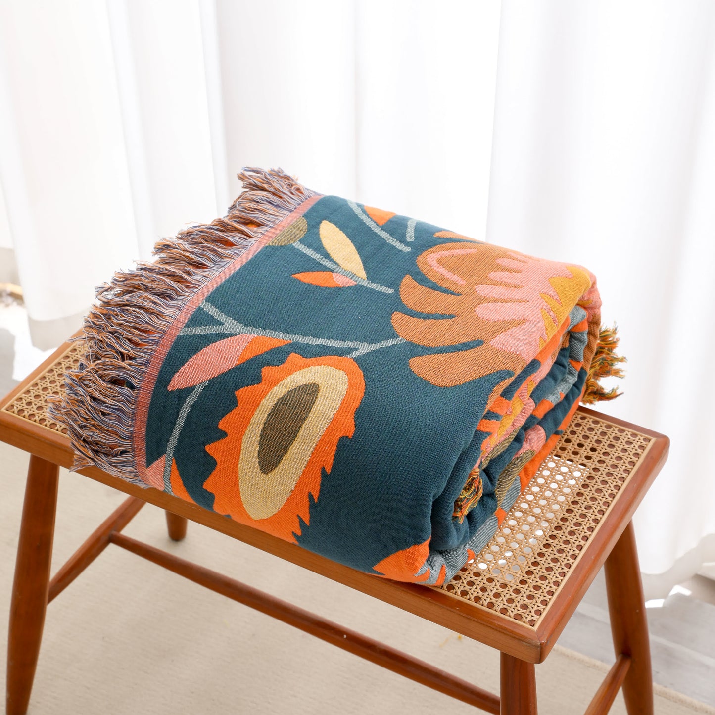 Couette en gaze de coton respirante avec pompons et motif floral