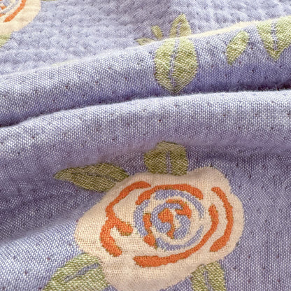 Couette en gaze de coton avec nœud et rose