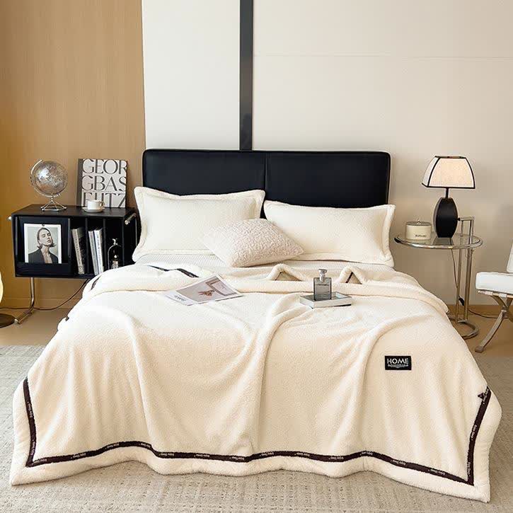 Couverture polaire moelleuse au style simple