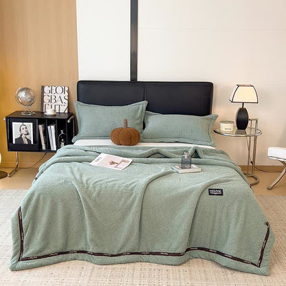 Couverture polaire moelleuse au style simple