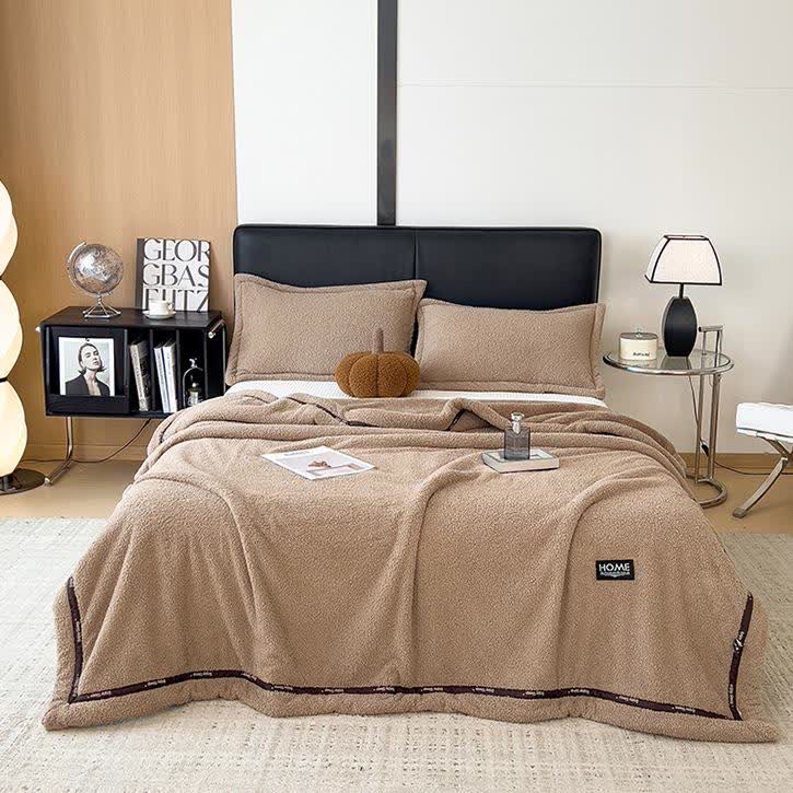 Couverture polaire moelleuse au style simple