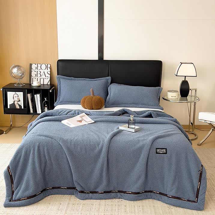 Couverture polaire moelleuse au style simple