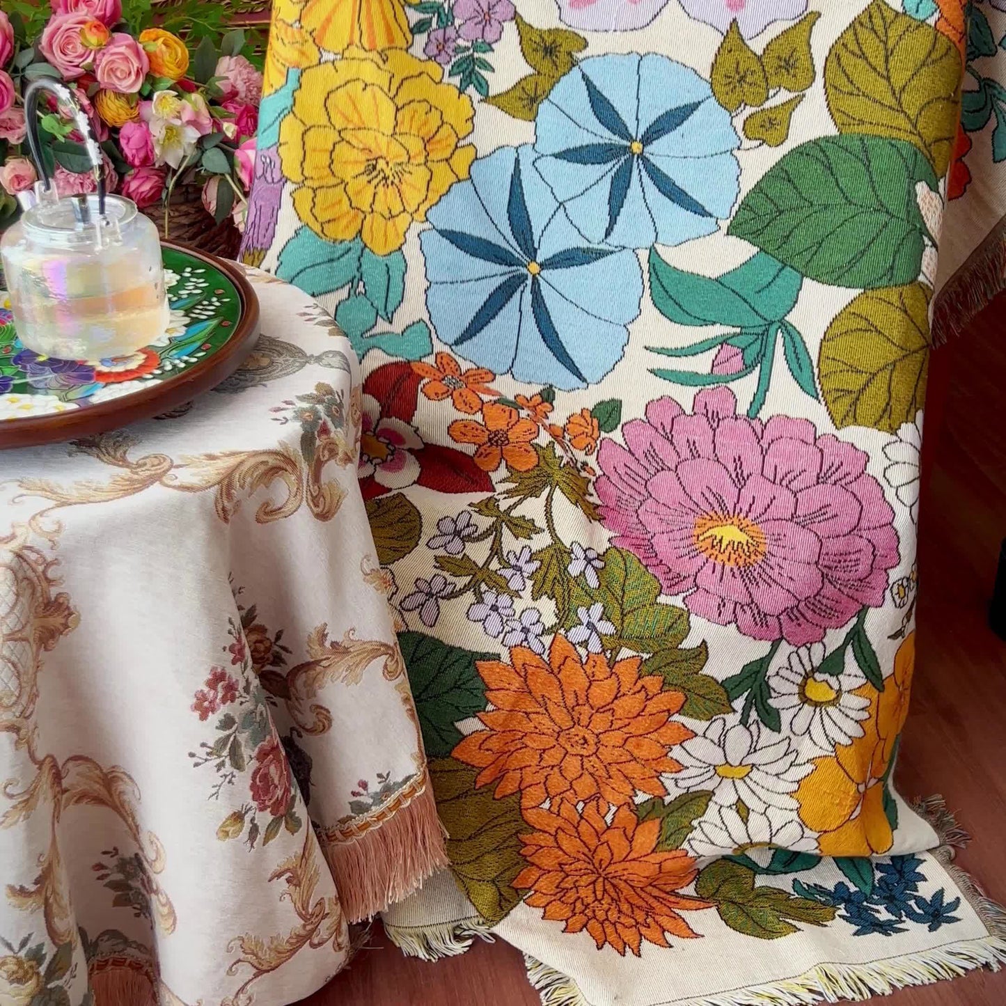 Couverture tapisserie à fleurs colorées
