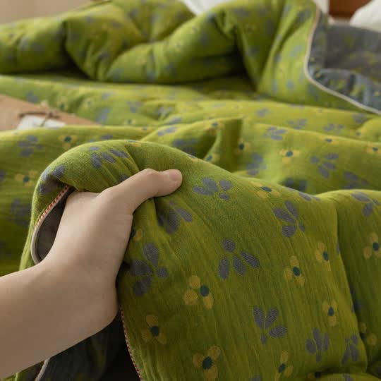 Couette double épaisseur en gaze jacquard à motif floral