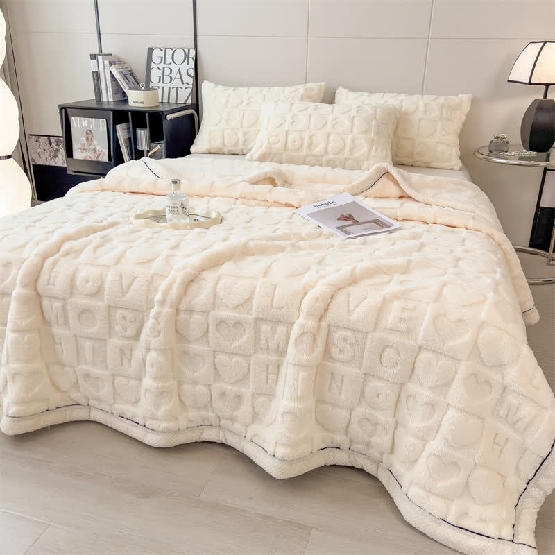 Couverture polaire unie avec motif cœur