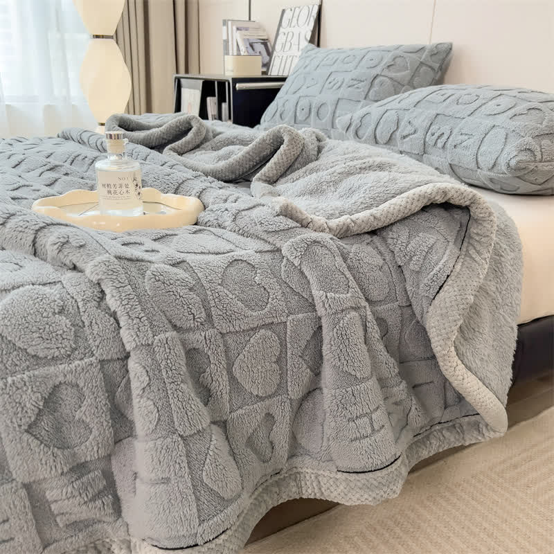 Couverture polaire unie avec motif cœur