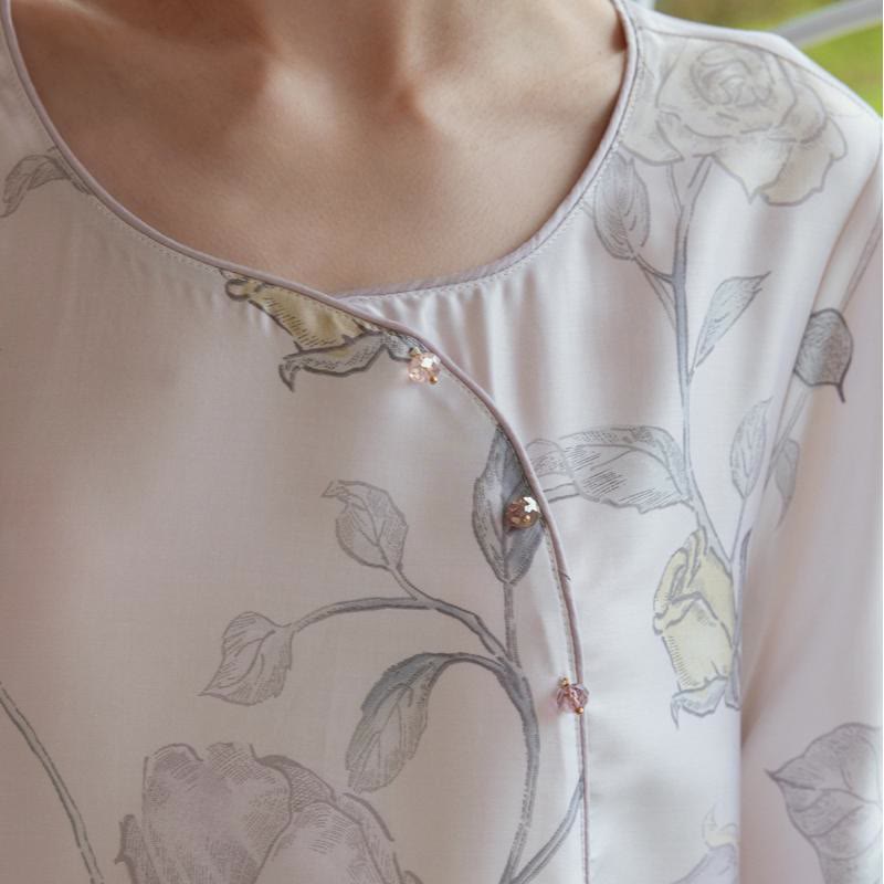 Élégante chemise de nuit en lyocell à motif floral