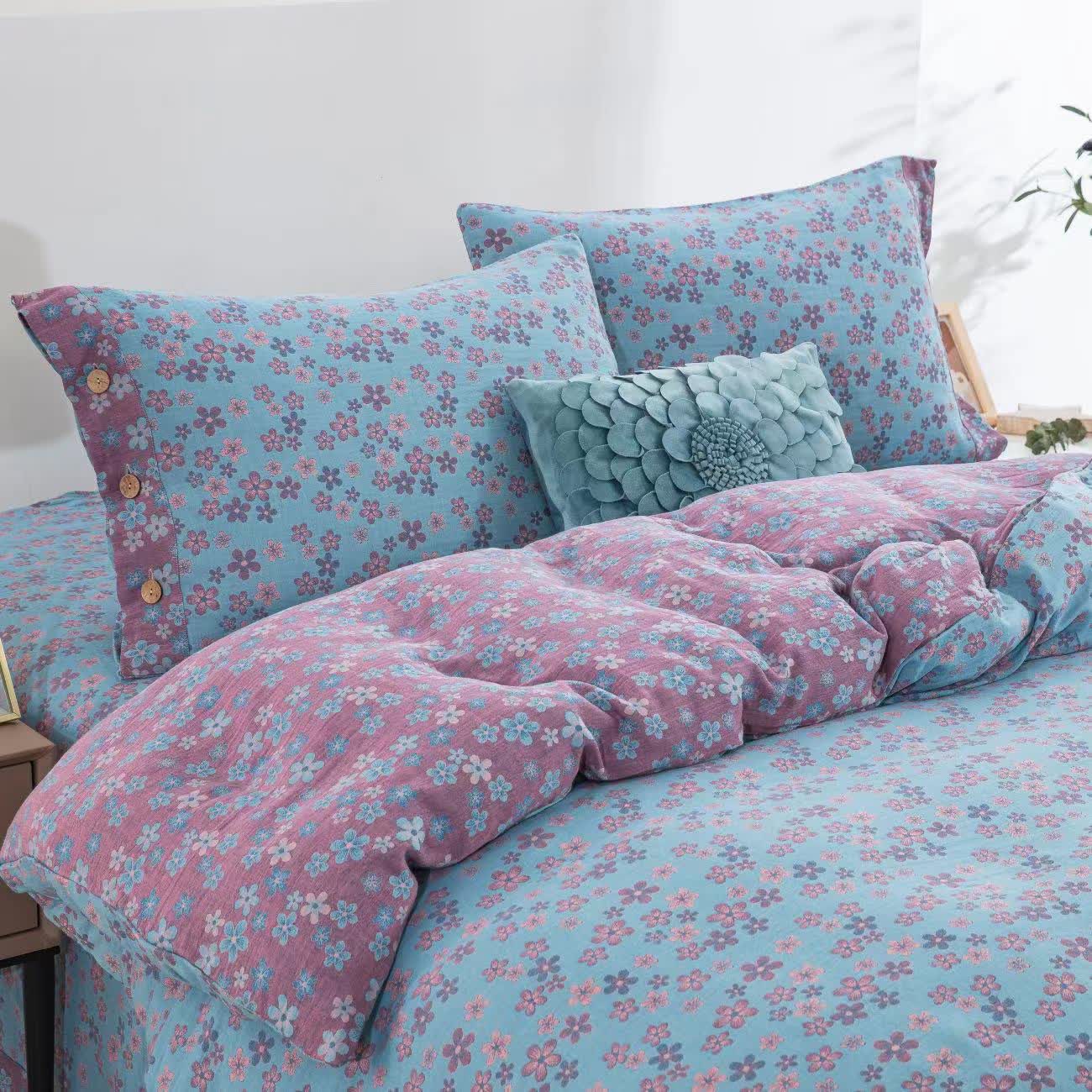 Parure de lit en gaze de coton avec boutons fleuris (4 pièces)