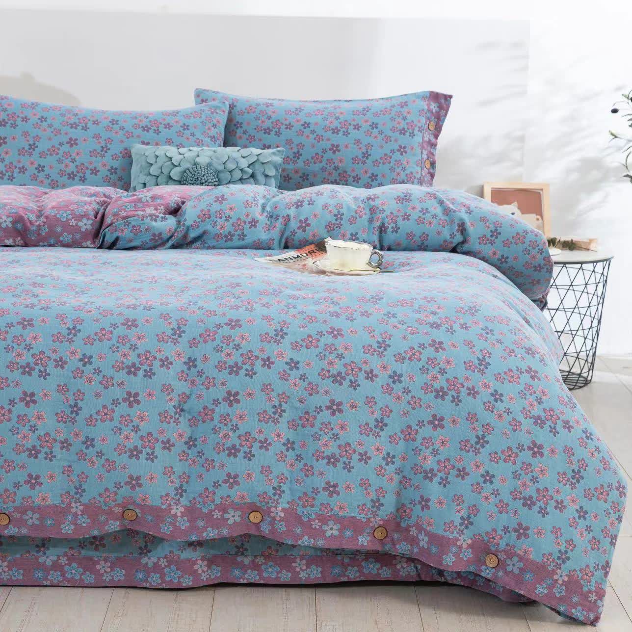 Parure de lit en gaze de coton avec boutons fleuris (4 pièces)