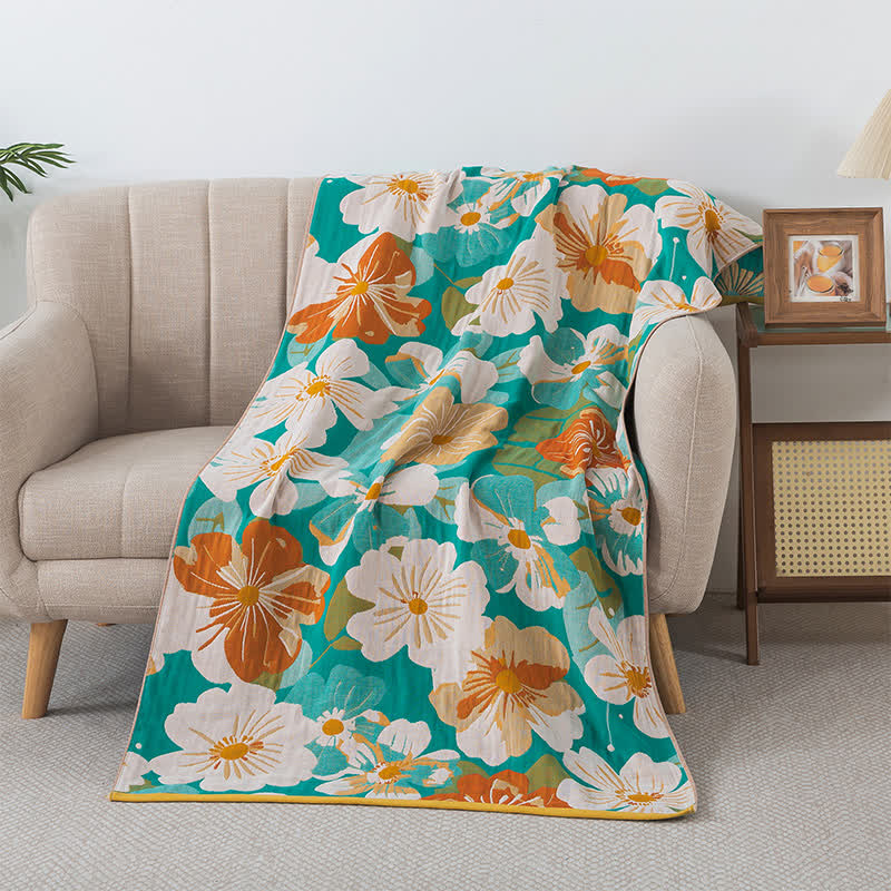 Serviette de bain en gaze de coton avec des fleurs en fleurs