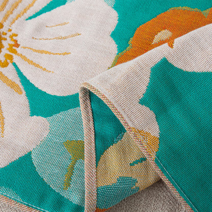 Serviette de bain en gaze de coton avec des fleurs en fleurs
