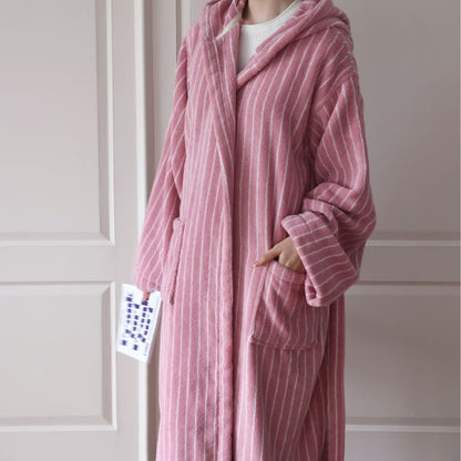 Peignoir à capuche rayé en coton à longues fibres