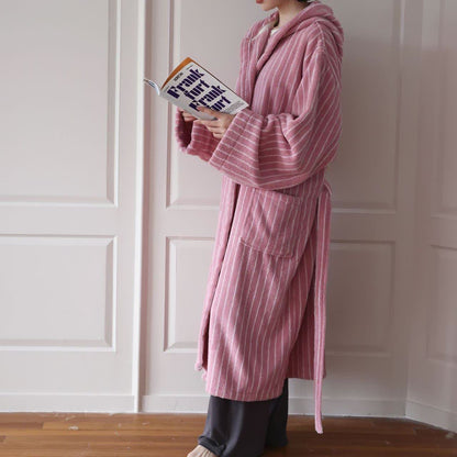 Peignoir à capuche rayé en coton à longues fibres