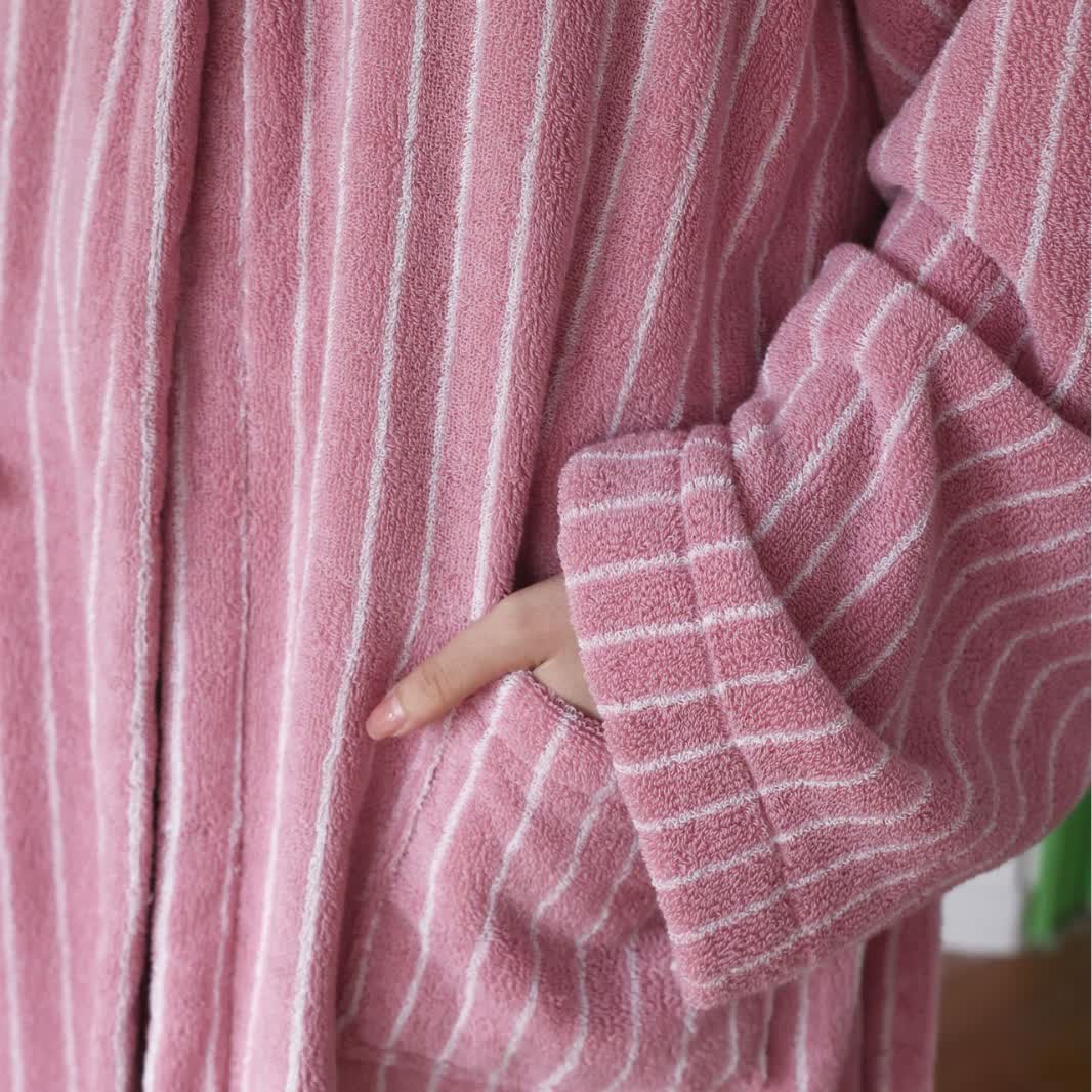 Peignoir à capuche rayé en coton à longues fibres