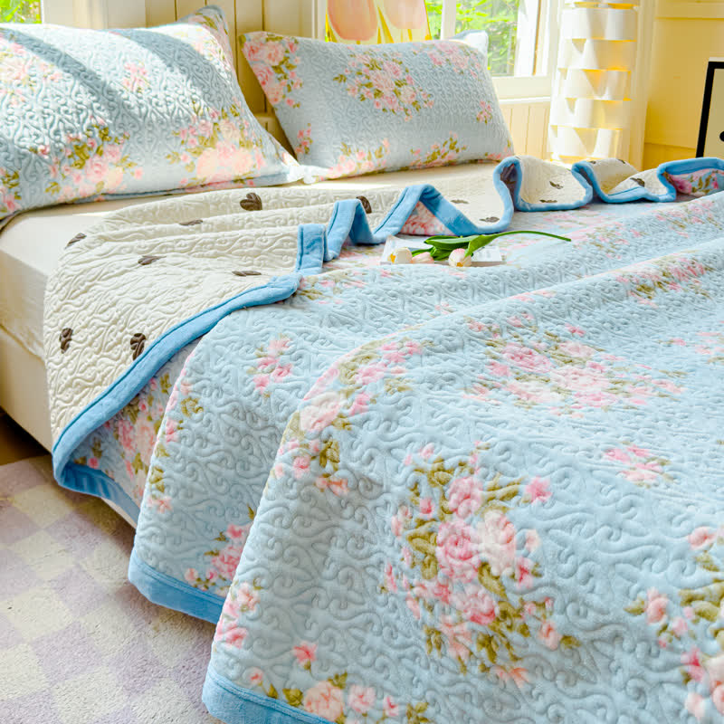 Parure de lit d'hiver avec un élégant motif floral en velours (4 pièces)