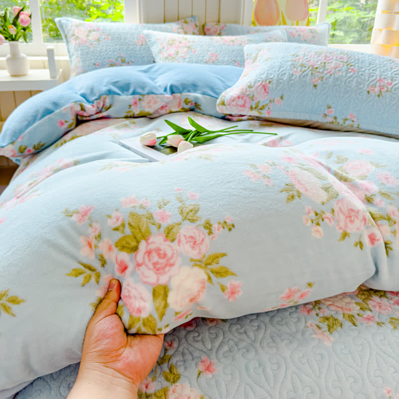 Parure de lit d'hiver avec un élégant motif floral en velours (4 pièces)
