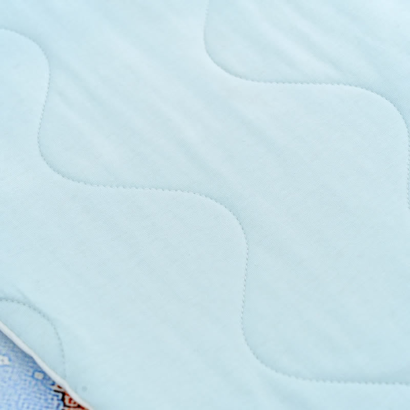 Couverture bébé en coton avec un château de style Pays des Merveilles