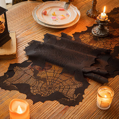 Chemin de table d'Halloween avec toile d'araignée et chauve-souris
