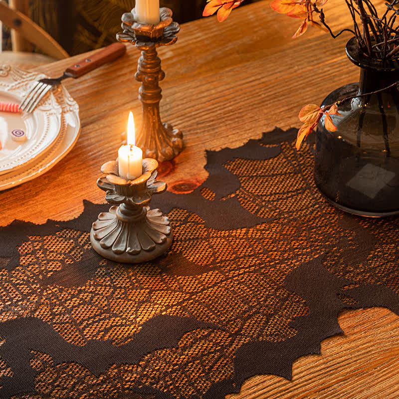 Chemin de table d'Halloween avec toile d'araignée et chauve-souris