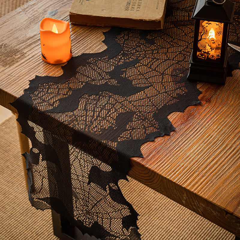 Chemin de table d'Halloween avec toile d'araignée et chauve-souris