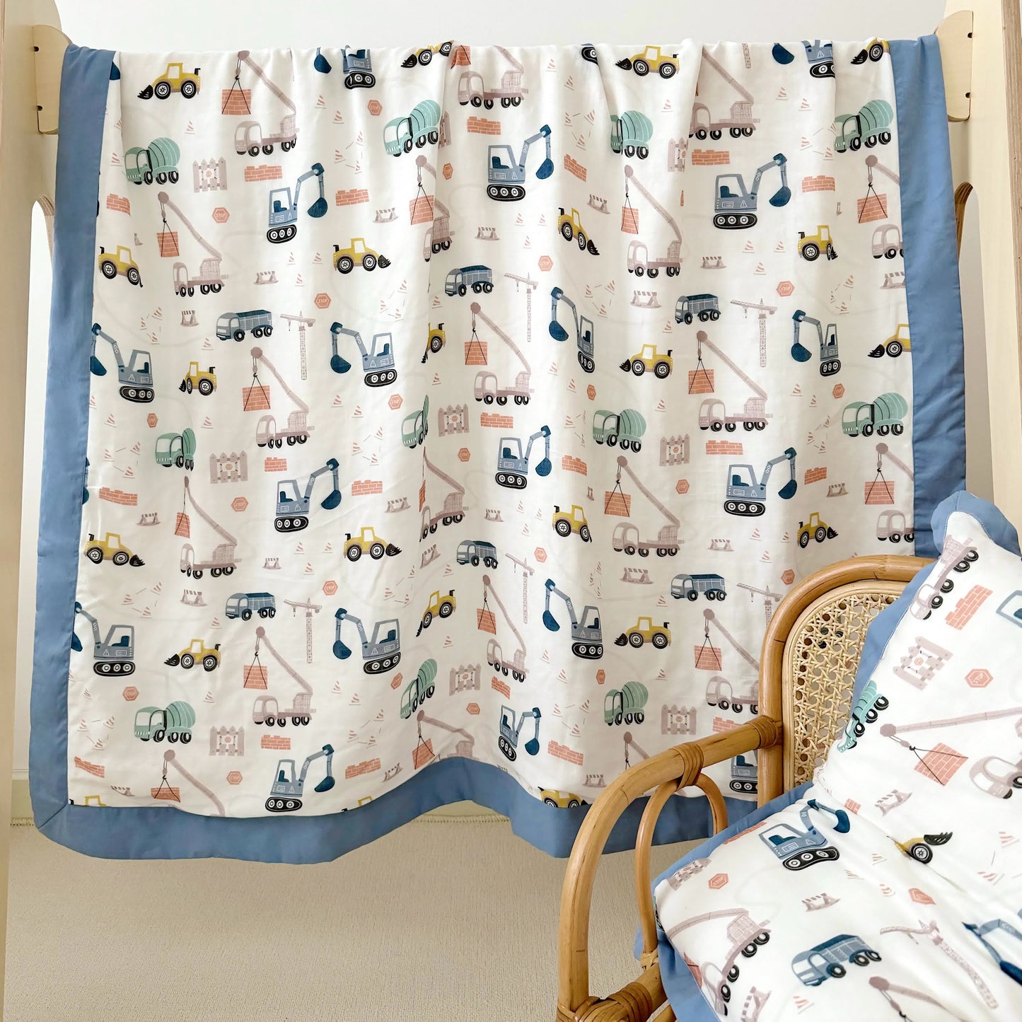 Couette en fibre de bambou à motif de camion de dessin animé pour tout-petits